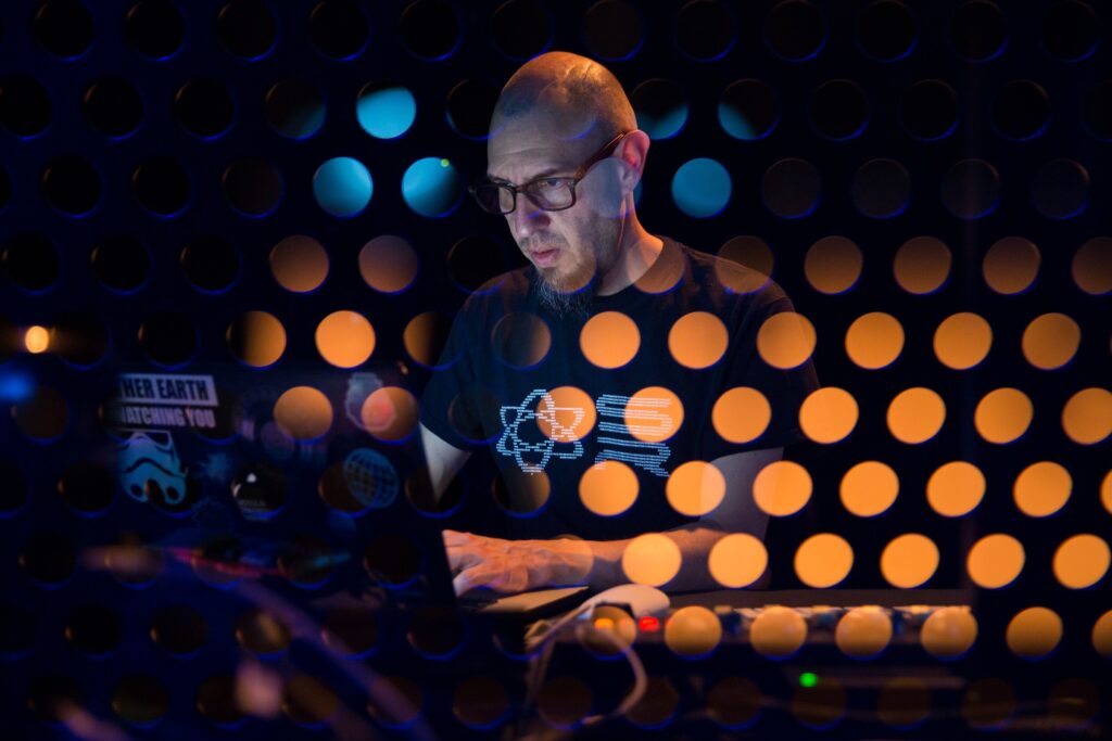 Enrique Mendoza performing spatial music.