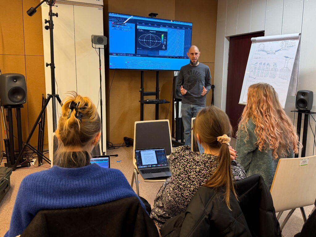 Enrique Mendoza teaching spatial audio workshop in Wrocław