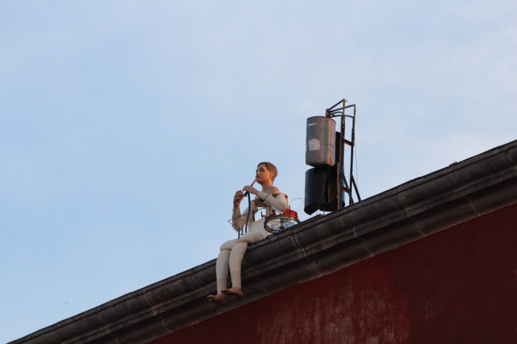 Volverse Negro, site-specific interdisciplinary performance by Teatro Ojo, 2020