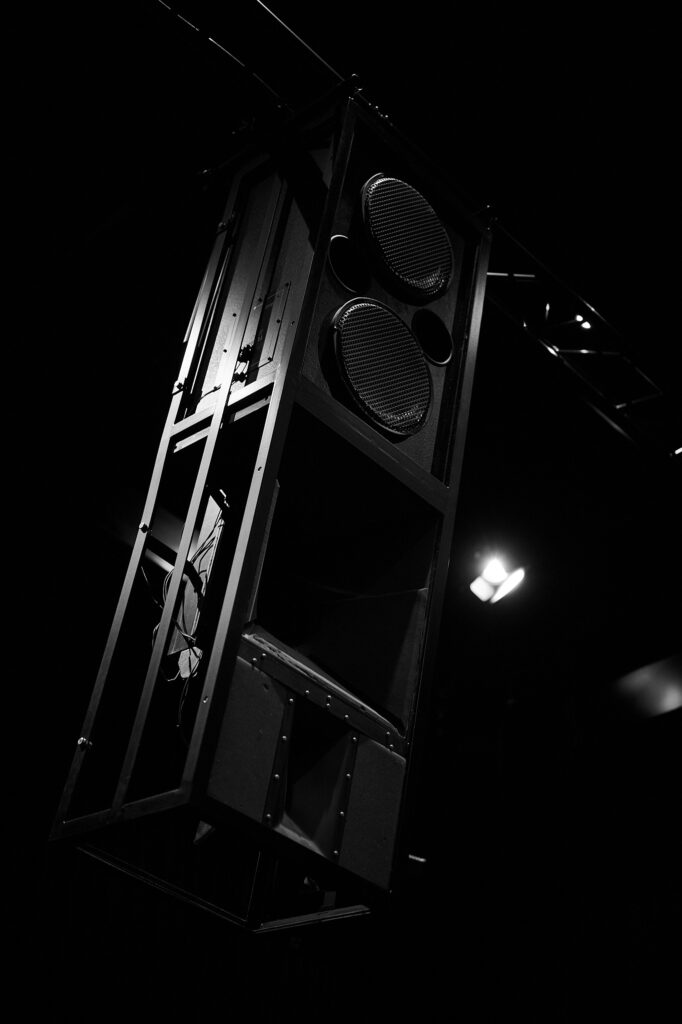 Multichannel loudspeaker tower for electroacoustic spatial music