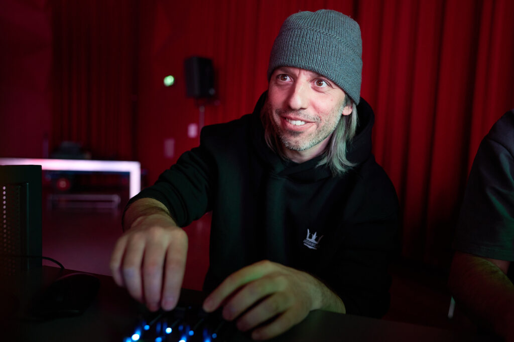 NEKRO//MAKINA, Audiovisual Performance